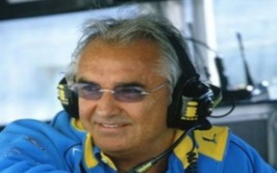 Бриаторе аут от Формула 1 до 2013-а, Пат Саймъндс до 2015-а