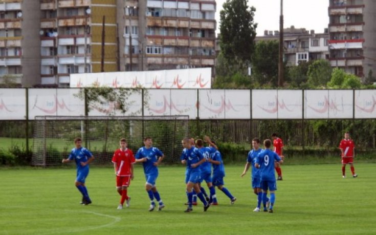 Вечното дербито при юношите старша възраст не излъчи победител