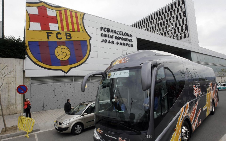 ВИДЕО и СНИМКИ: Барселона тръгна с автобус за Милано