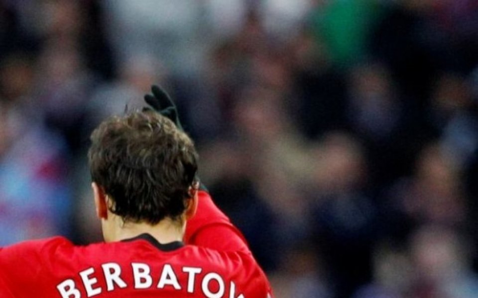 Ван Нистелрой: Бербатов трябва да остане в Юнайтед