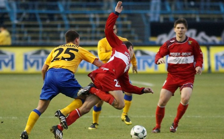 Арка пред отпадане, Сакалиев и Любенов не играят