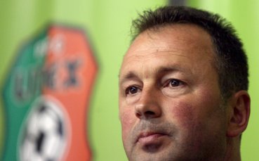 Ангел Червенков вдигна наздравица с журналисти