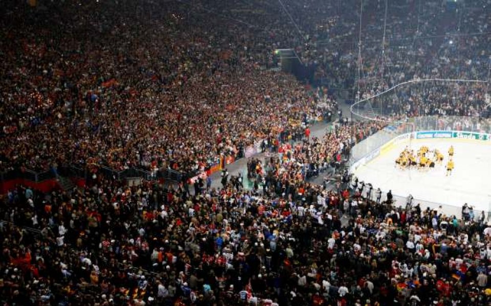 Хокей: Германия шокира САЩ пред 77 803 зрители на стадиона на Шалке