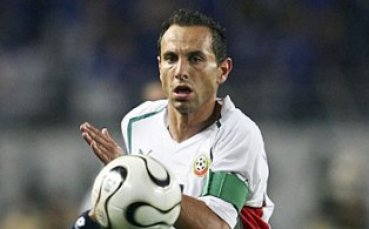 Мартин Петров бие първата топка на Каменица фенкупа 2010 на стадион Пловдив