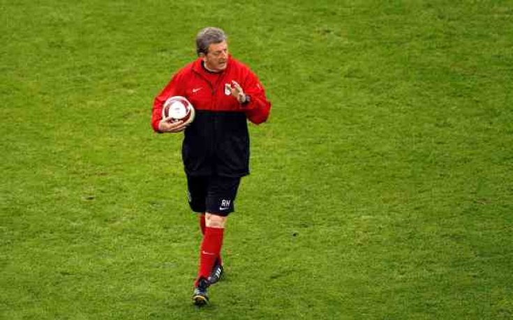 Ливърпул с оферта към Рой Ходжсън, Далглиш също вариант