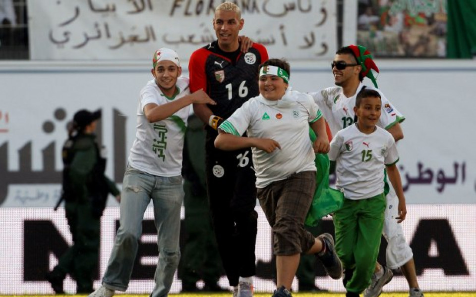 ФИФА опрости наказанието на титулярния вратар на Алжир