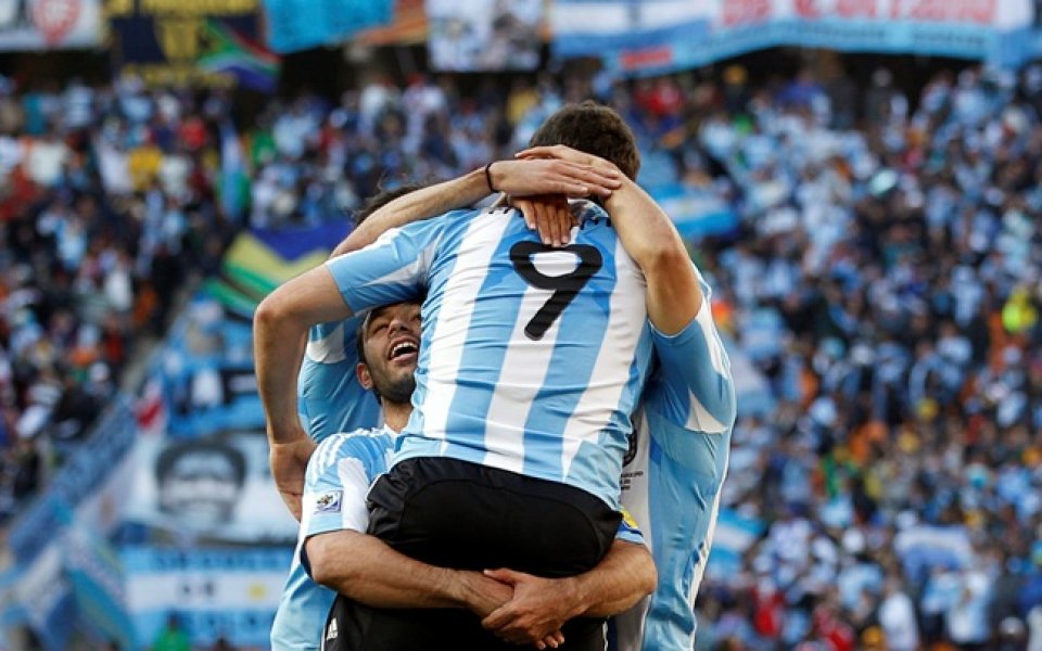 ВИДЕО: Великолепна Аржентина с единия крак на 1/8-финалите