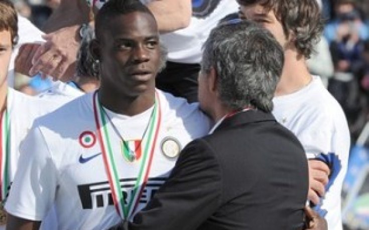 Балотели пак се забърка в скандал, този път заради играчка