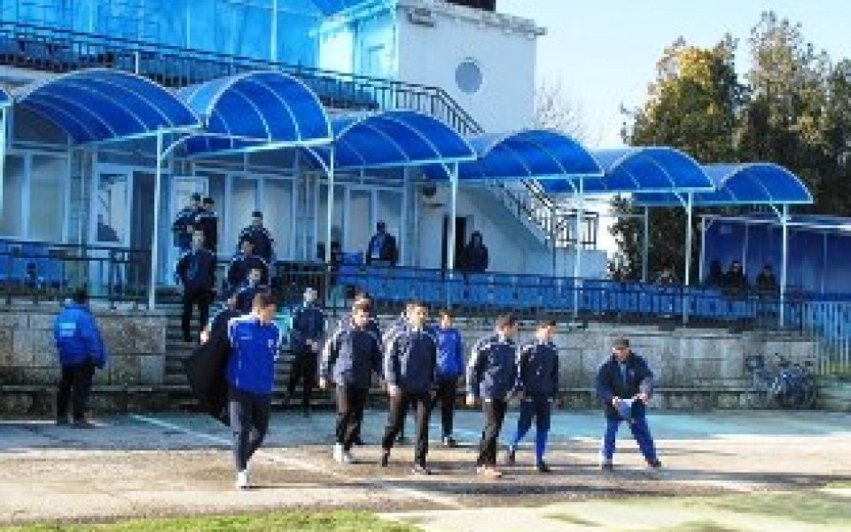 Калиакра изпробва централен защитник