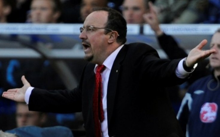 Бенаюн се хвърли на Бенитес