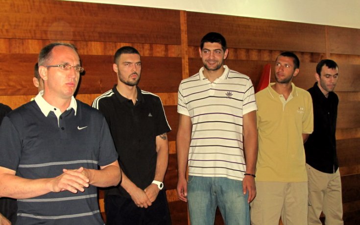 Лукойл иска поне трима американци, но и да задържи българските национали