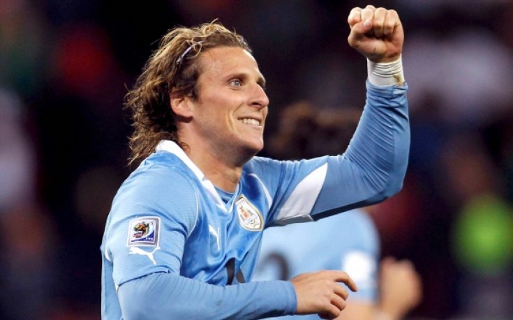 Форлан остава в Атлетико