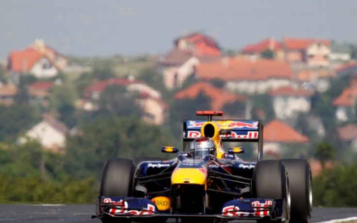 Фетел най-бърз в първата тренировка