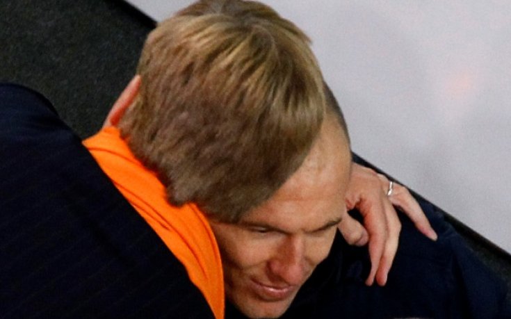 Ариен Робен аут за два месеца