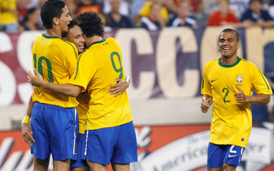 Бразилия пак играе самба футбол, би САЩ в контрола