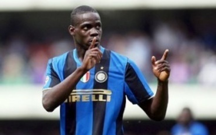 Балотели подписа за пет сезона с Манчестър Сити