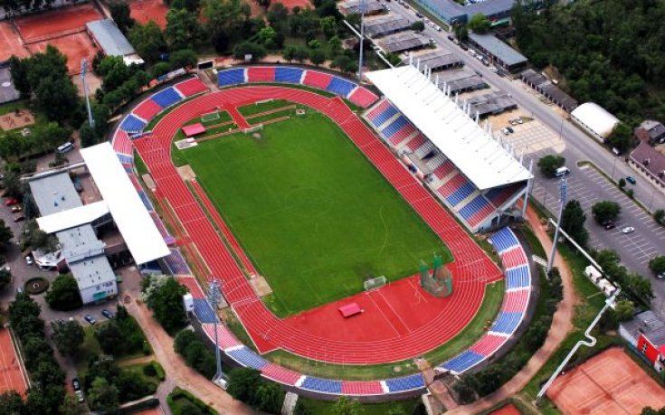 Дебрецен пълни стадиона с безплатен транспорт