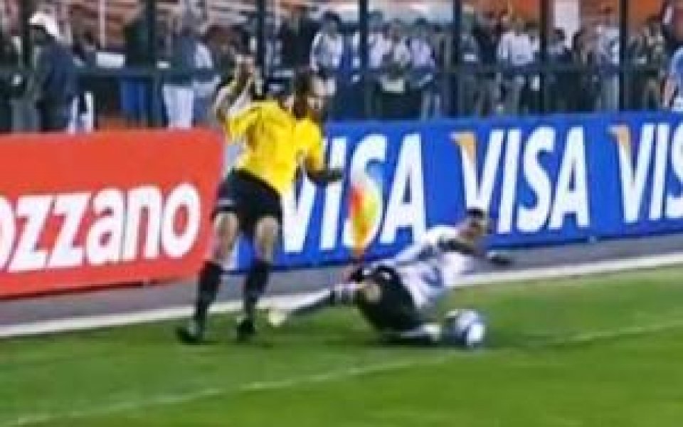 ВИДЕО: Съдбата на страничния рефер е жестока