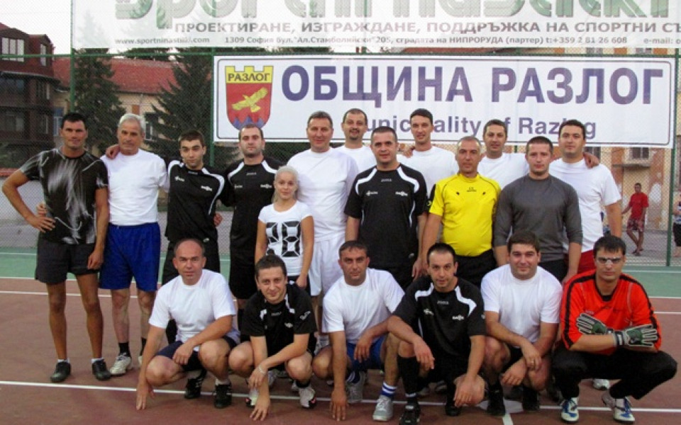 Община Разлог загуби на футбол от ФК Дарик, но намери приятели