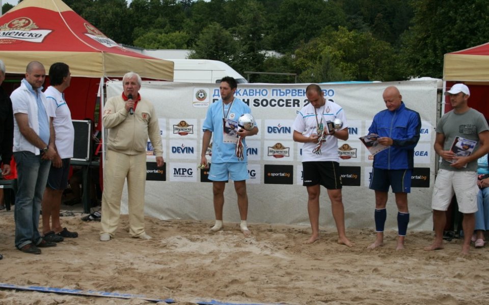 ВИДЕО: Академика Микс шампиони по плажен футбол за 2010