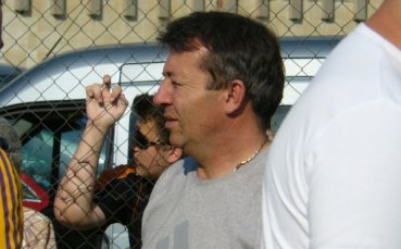 Величко Дихонов: Венци Живков е полицай, който няма понятие от футбол