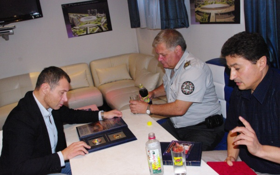 Черноморец дари компютри на бургаските пожарникари