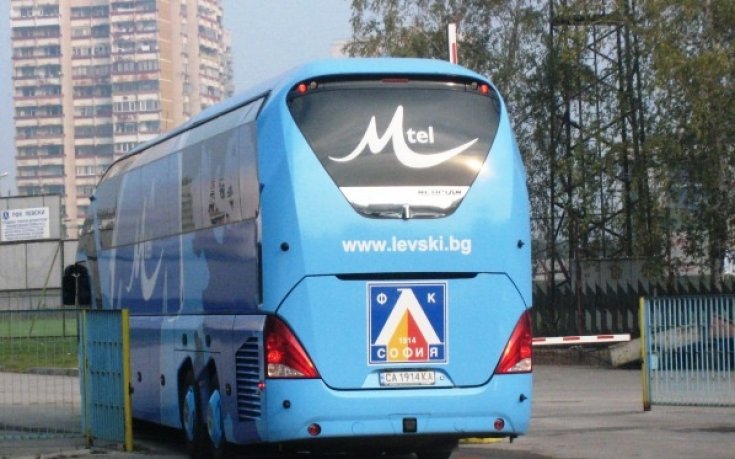 Левски отива със самолет във Варна, връща се с автобуса