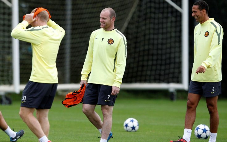 Юнайтед отлетя за Валенсия без Скоулс и Невил