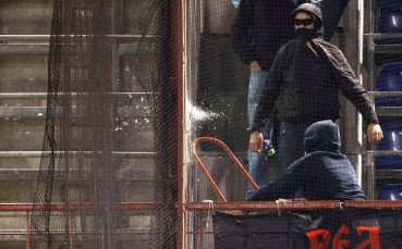 Феновете на Звезда буйствали в Генуа, за да навредят на боса на сръбската федерация