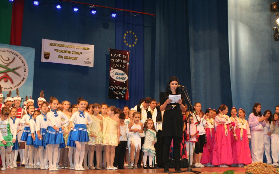 Над 250 деца танцуваха в първи национален турнир
