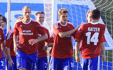 Рапид без основен халф срещу ЦСКА, вратарят под въпрос