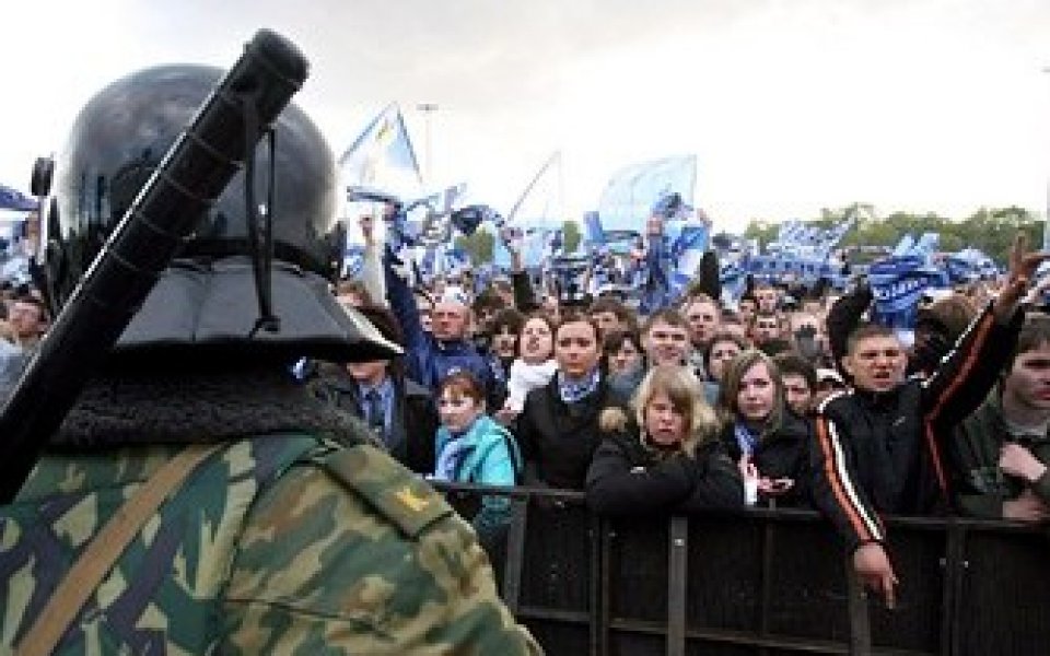 Руски ултраси пребиха хърватски фенове в Санкт Петербург