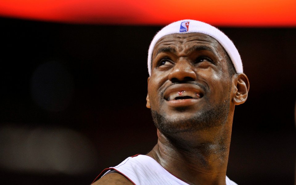 Хлъзгав паркет отложи дългоочакван сблъсък в НБА