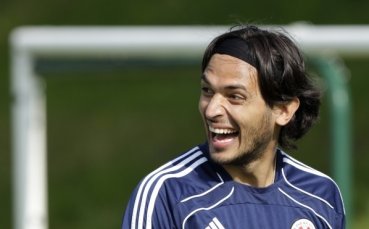 Астън Вила се пробва за Роке Санта Крус