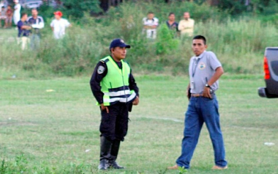 14 разстреляни на футболен мач в Хондурас (СЪДЪРЖА СНИМКИ, НЕПОДХОДЯЩИ ЗА ДЕЦА!!!)