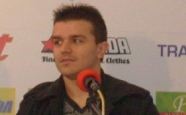 ВИДЕО: Бадема и компания паднаха от водача в Румъния