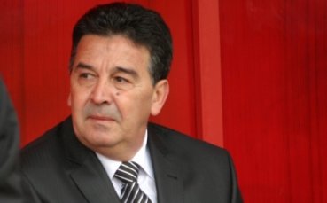 В Локо Пд смекчиха тона към Антон Генов