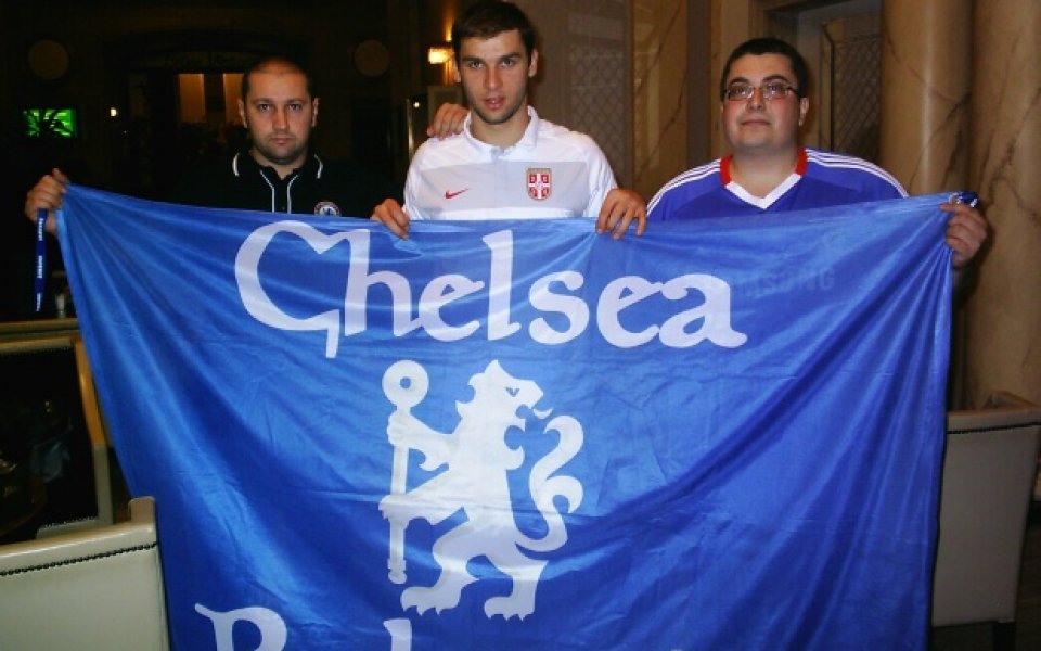 СНИМКИ: Звезда на Челси отдели специално внимание на българския фенклуб на лондончани
