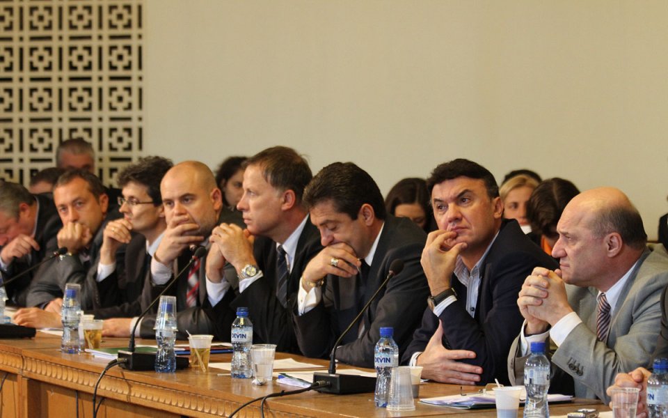 Михайлов, Нейков и Гигов обясняват за чернотото тото в Парламента