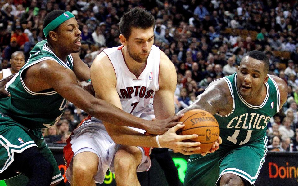 Торонто потопи Бостън без капитан Рондо