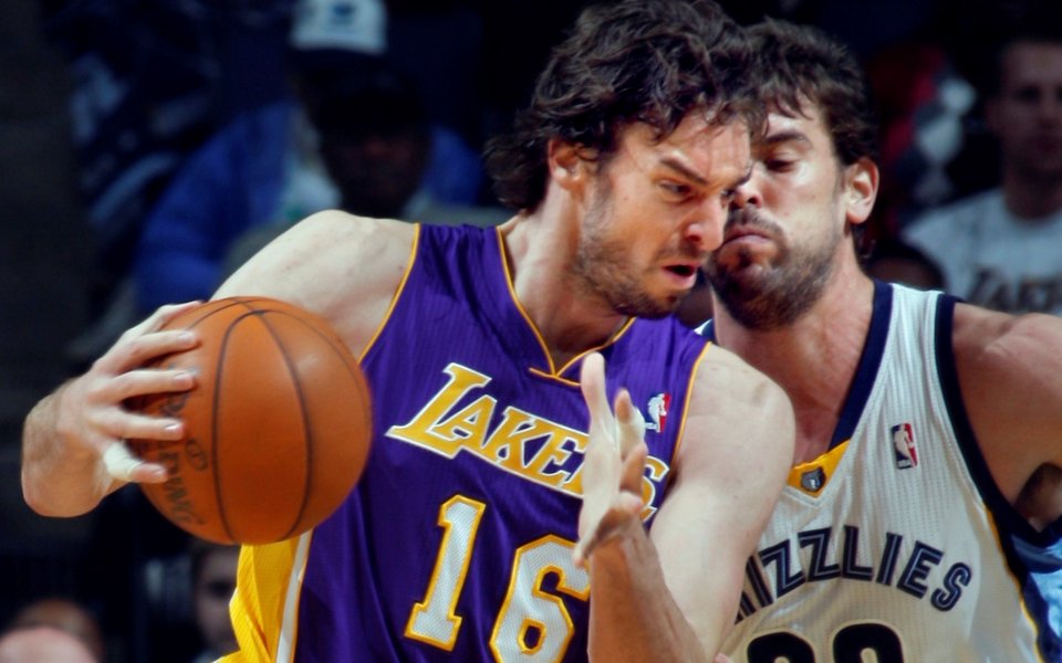 Малкото братче се оказа голяма хапка за Лейкърс