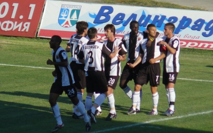 Локо Пд играе с Академик Сф между Никулден и студентския празник