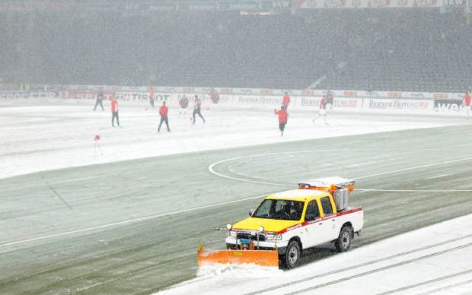 Лошото време отложи 7 от 9 мача във втора дивизия на Холандия