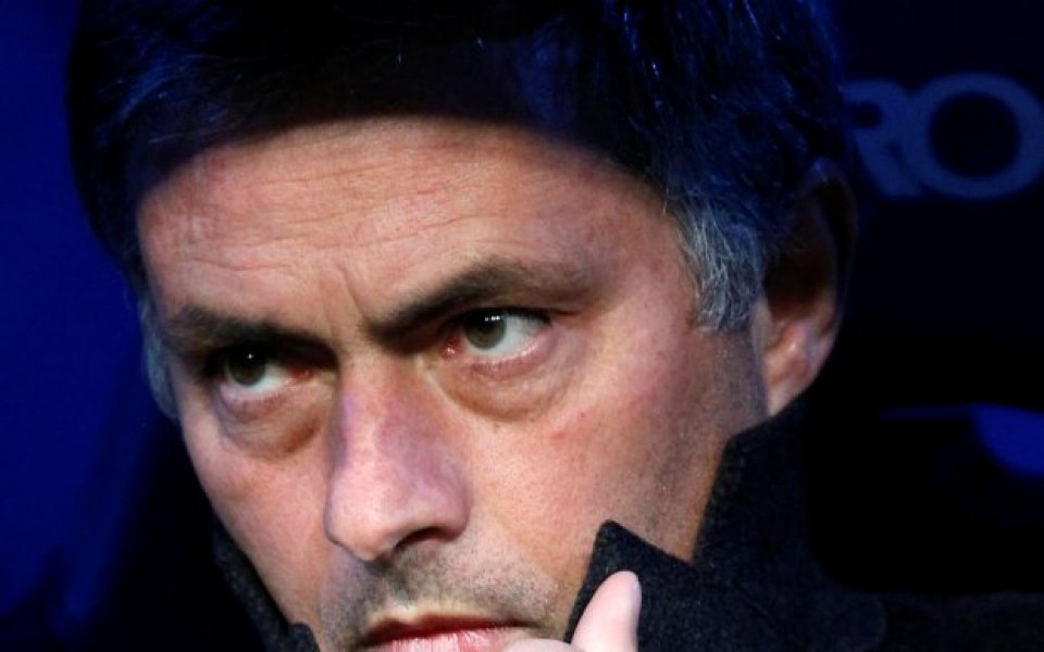 ВИДЕО: Моуриньо си разби главата