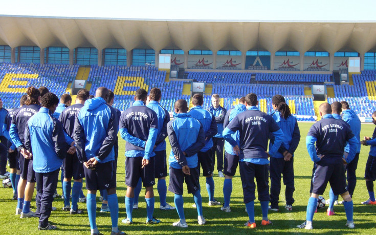 С Левски започва и Сантон, десен външен халф, ще е на проби