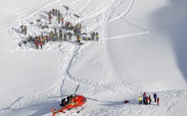 Сноубордист е спасен след паднала лавина извън пистите в Банско,