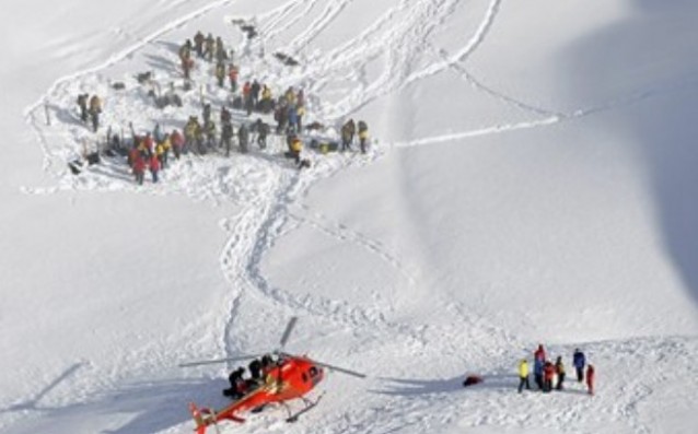 Сноубордист е спасен след паднала лавина извън пистите в Банско