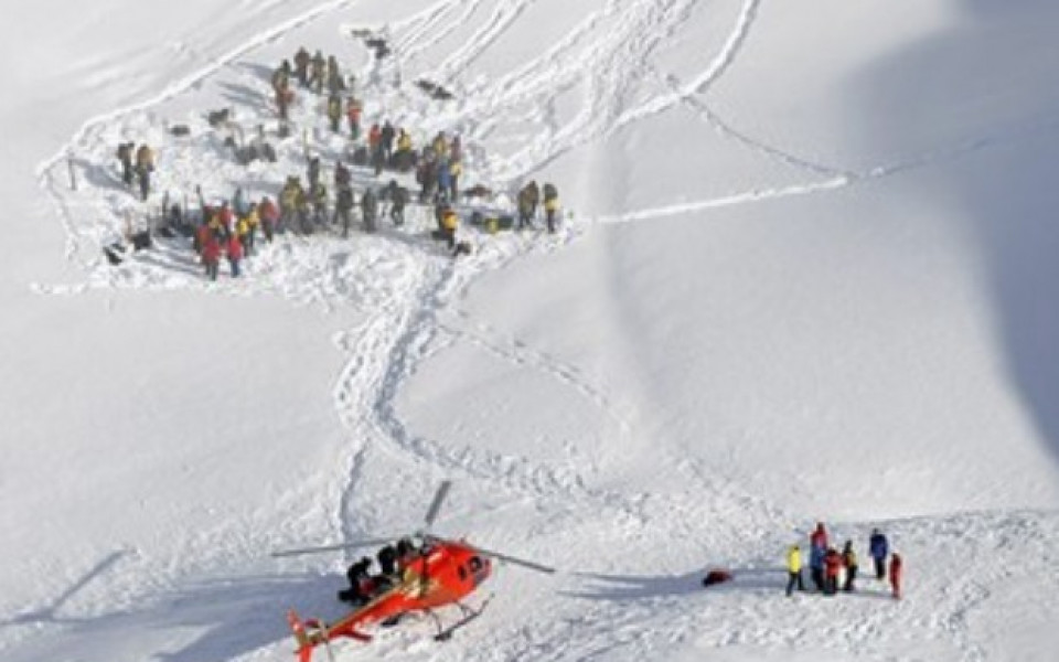 Лавина затрупа сноубордист в Банско