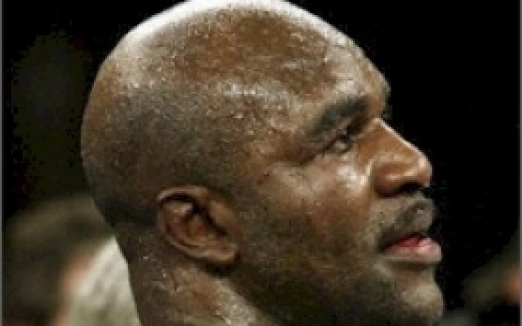 Боят между Холифийлд и 