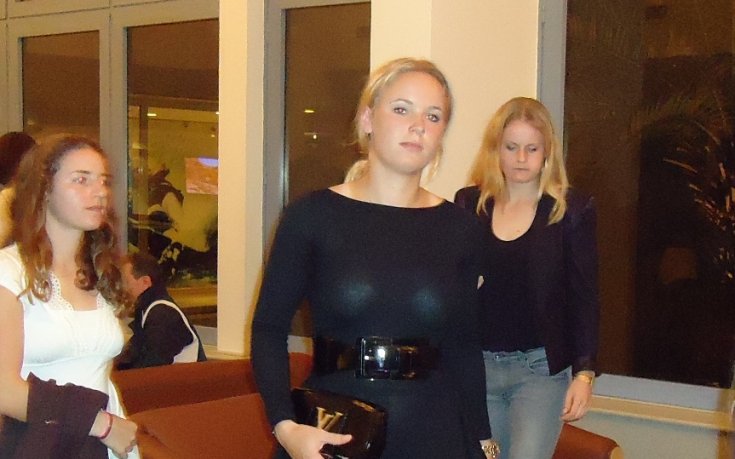 СНИМКИ: Тенис токчета и рокли